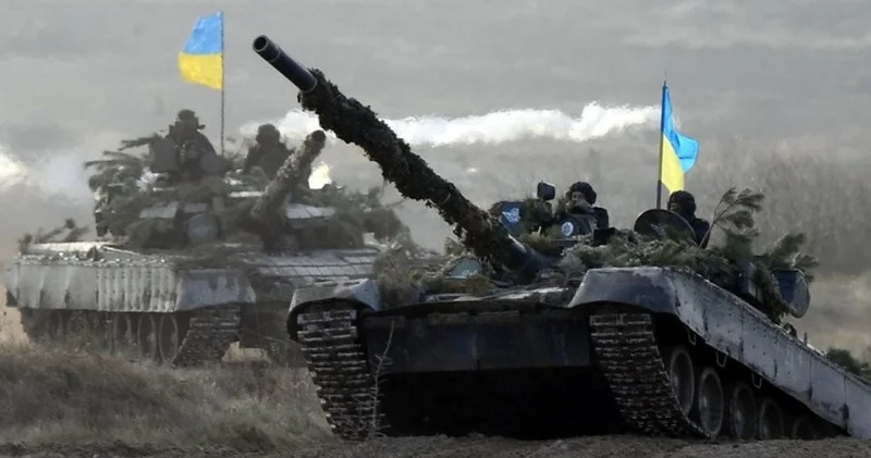 Ukrayna ordusu daha bir kəndi Rusiya işğalçılarından təmizlədi... FOTO