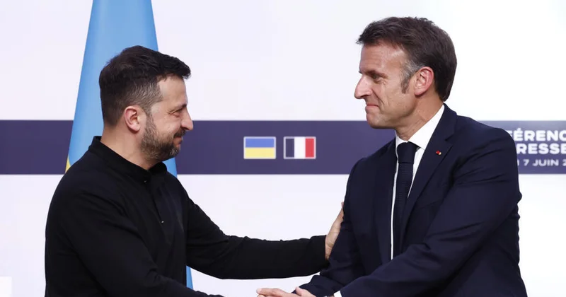 Макрон провел телефонные переговоры с Зеленским