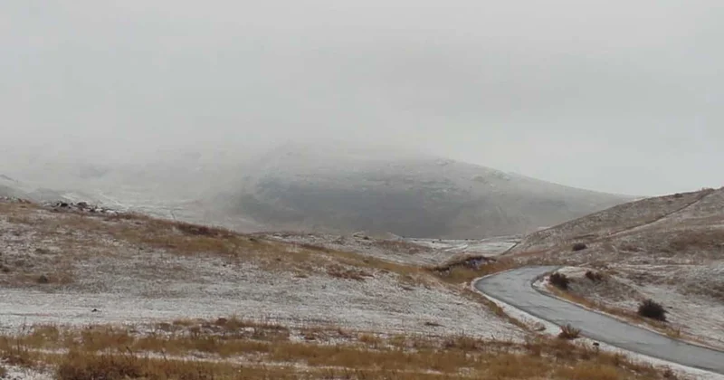 Batabat yaylağına qar yağıb