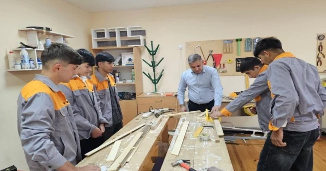 В азербайджанских школах расширяется проект профориентационных классов