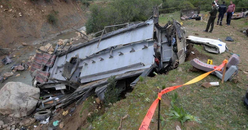 Əlcəzairdə avtobus qəzasında azı 14 nəfər həlak olub