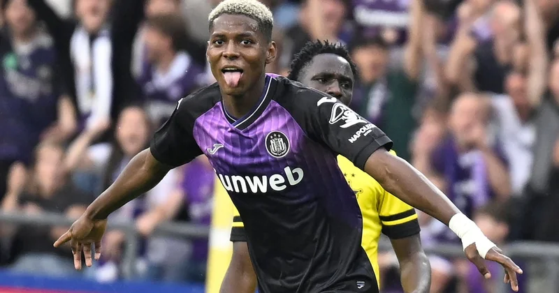 İngiltərə nəhəngləri gənc ulduz üçün sıraya düzülüb