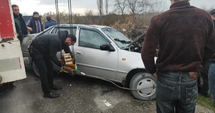 Xaçmazda Nexia dərəyə aşıb FOTOLAR