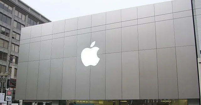 Ключевой руководитель Apple Джони Сроуджи может покинуть компанию