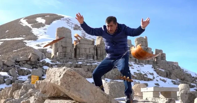 Tanınmış aşıq süni intellektə etiraz edərək sazını parçaladı VİDEO