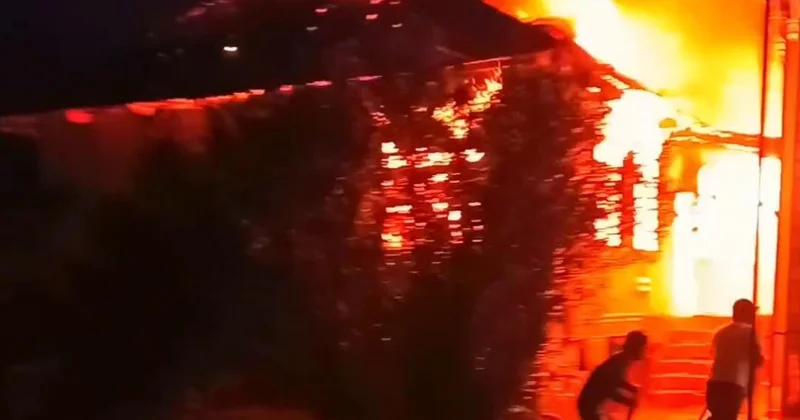 В Билясуваре сгорел дом ФОТО