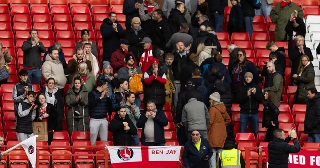 İngiltərədə azarkeş stadionda dünyasını dəyişdi, oyun yarımçıq qaldı