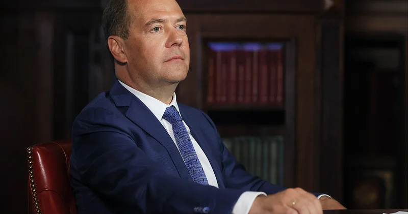 Медведев заявил о дрессировке Евросоюза Вашингтоном Minval Politika