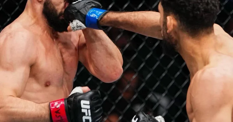 Фарес Зиам нокаутировал Назима Садыхова на последней секунде раунда