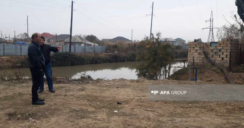 Biləsuvarda avtomobil kanala aşıb, 5 nəfər ölüb