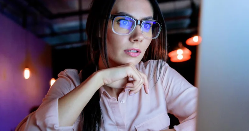 Rəqəmsal dövrdə gənclər daha çox tənhalıq hiss edir Yeni araşdırma