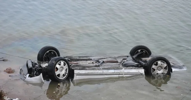 Azərbaycanda DƏHŞƏT: Lexsus kanala aşıb, 5 nəfər boğularaq öldü