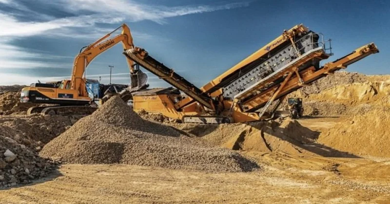 Xəzər dənizindən qanunsuz qum çınqıl daşıyan şəxslər saxlanılıb