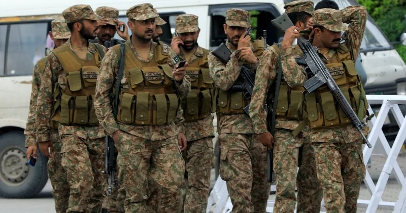 Pakistanda 12 terrorçu məhv edildi FOTO