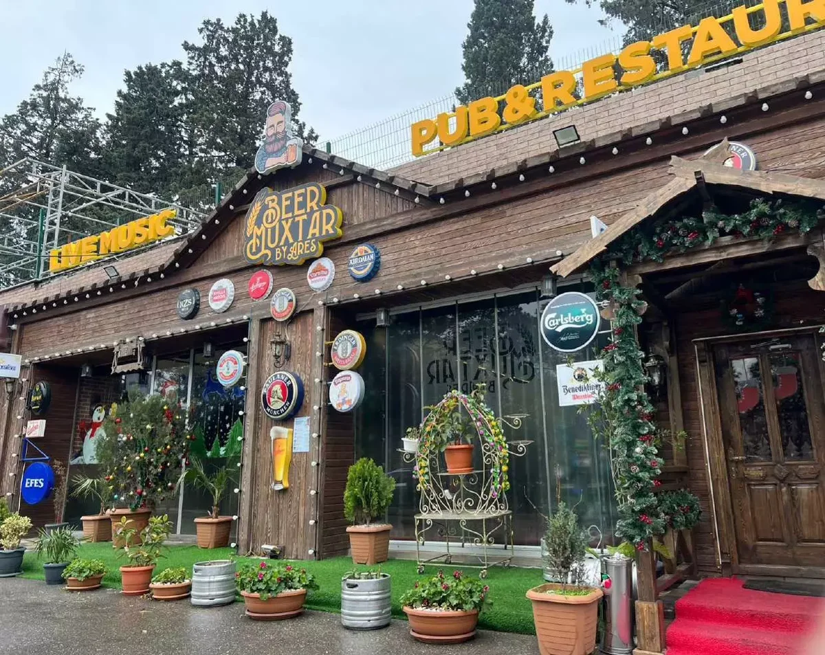 Bakıda “Beer Muxtar” restoranında saxta içkilər aşkarlanıb