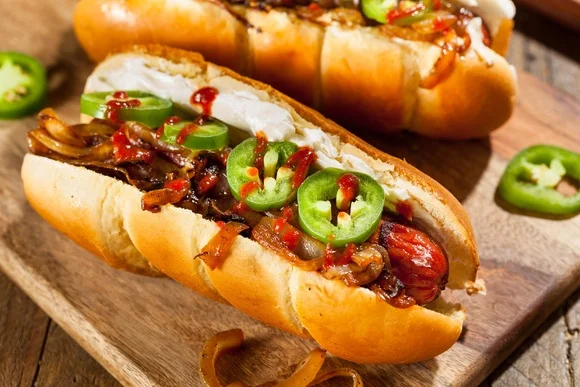 Kim Çen In Şimali Koreyada hotdoq yeməyi və boşanmağı qadağan edib