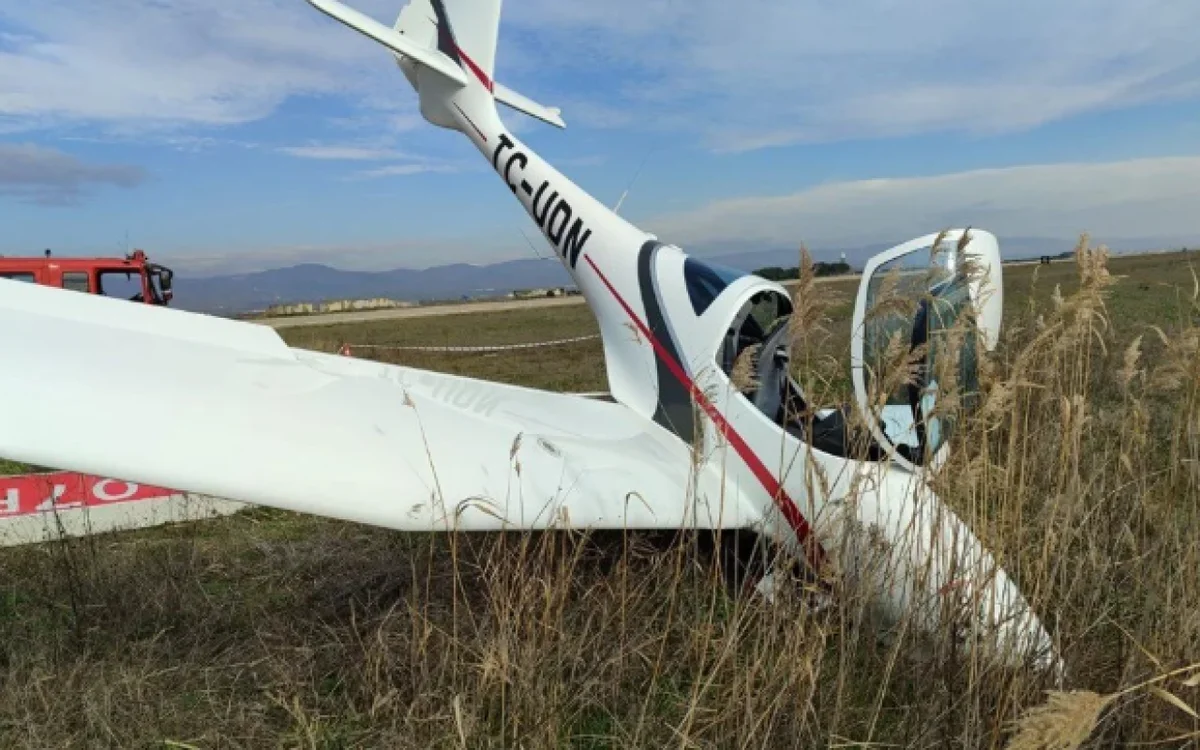 Türkiyədə təyyarə qəzaya uğradı Pilot yaralandı