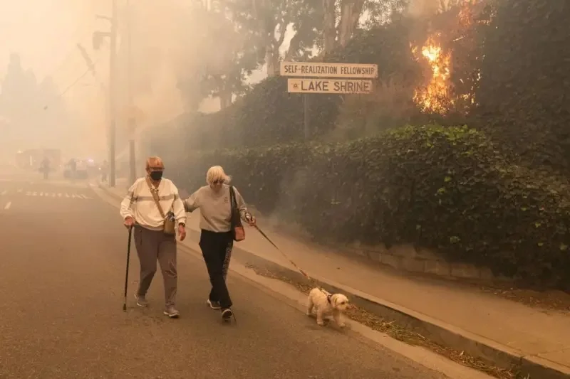 Yanğından qaçaraq xilas olanlar... FOTOLAR