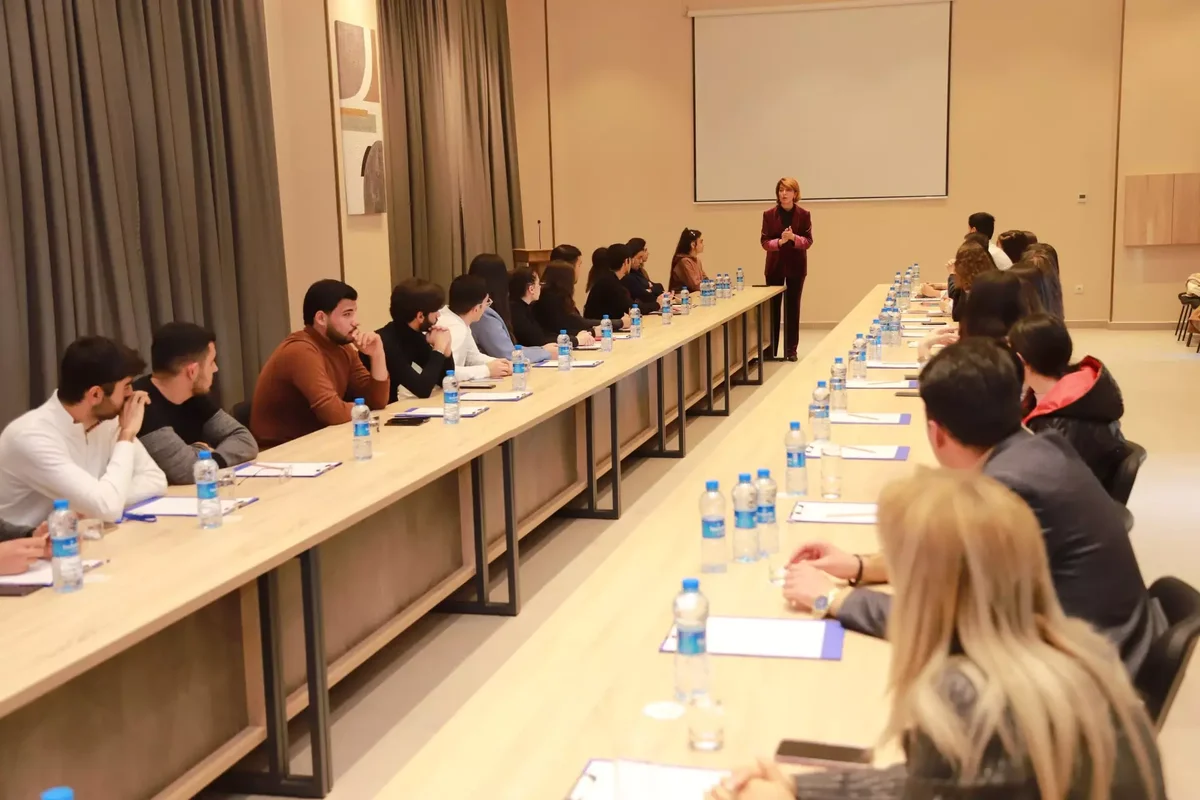 MEDİAnın Naxçıvan regional idarəsinin təşkilatçılığı ilə könüllülər üçün seminar keçirilib FOTO