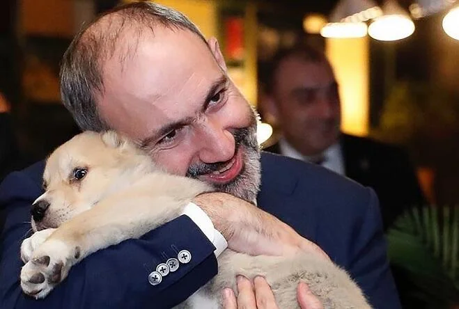 İki türk baş nazir Paşinyana bu hədiyyələri verdi