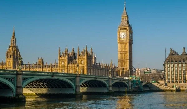 İsrailin Londondakı səfiri ölkədən çıxarılır? Deputatdan açıqlama