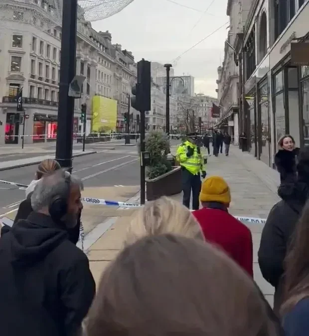 Böyük Britaniyada bomba təhlükəsi səbəbi ilə insanlar təxliyə edilib