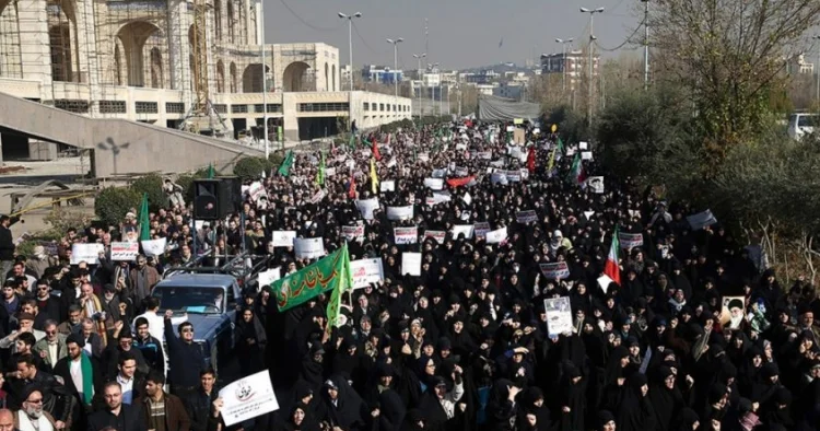 İran XİN: “Dinc etirazları qanuni olaraq tanıyırıq”