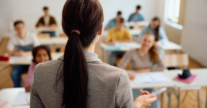 Qadın müəllim şagirdini yoldan çıxarıb cinsi istismara məruz qoydu