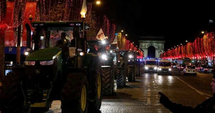 Фермерский бунт в сердце Франции: почему аграрии вывели технику на улицы Парижа