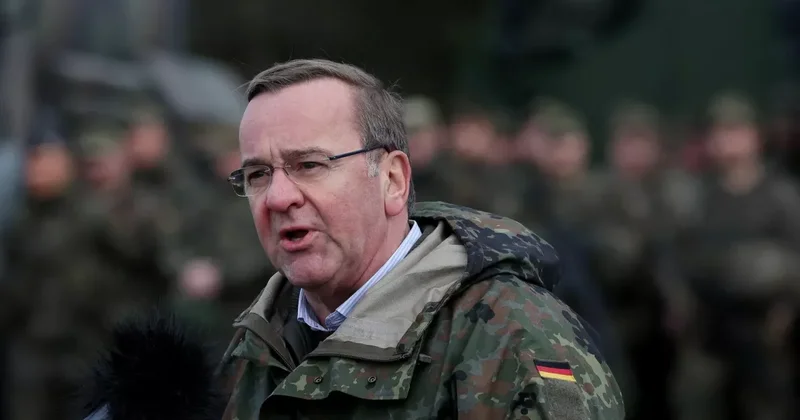 Министр обороны Германии рассчитывает набрать тысячи добровольцев в Бундесвер