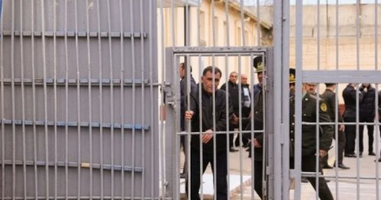 Amnistiya aktının icrası davam edir