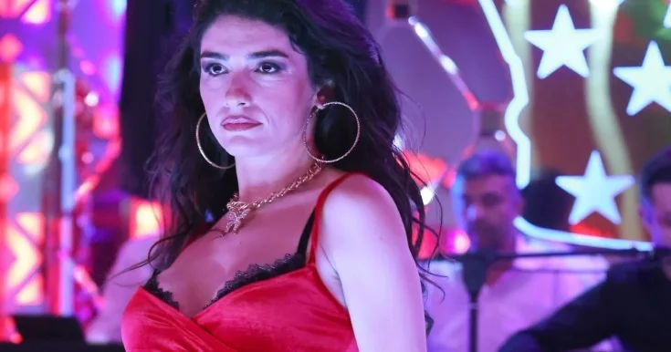 Daha iki aktyor İnci taneleri ndə Foto