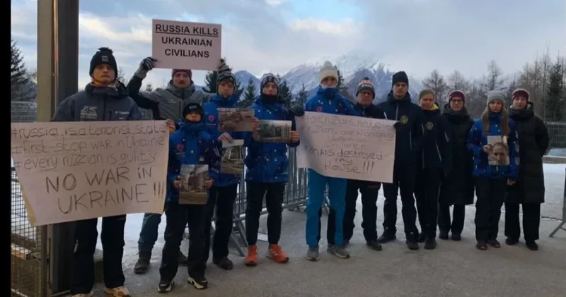Украинские скелетонисты провели протест на Кубке Европы ВИДЕО
