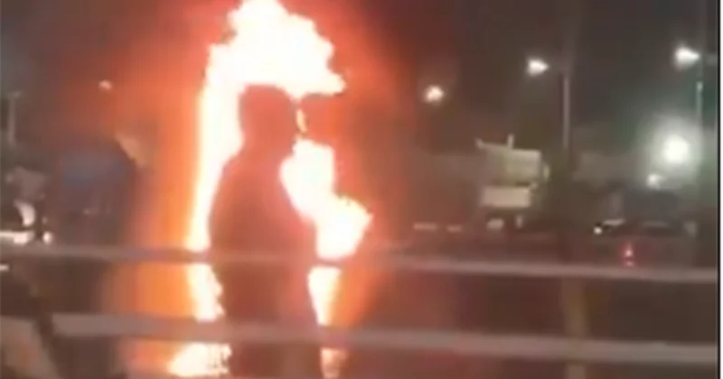 İranda Qasım Süleymaninin abidəsi yandırıldı Video