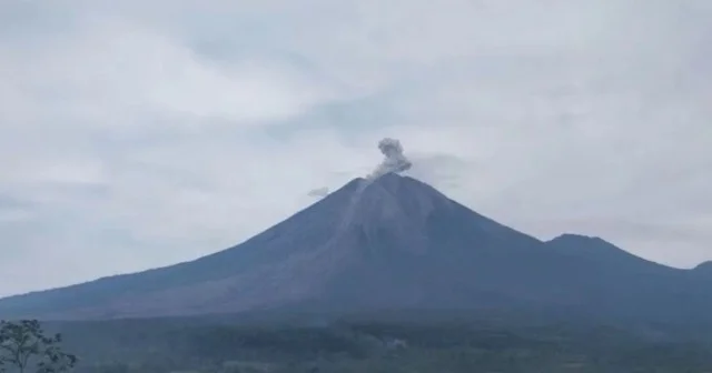 İndoneziyada Semeru vulkanı püskürdü