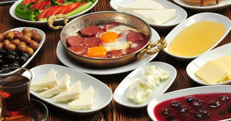 Səhər yeməyində hansı qidalar istehlak edilməlidir ? MÜTƏXƏSSİS AÇIQLADI