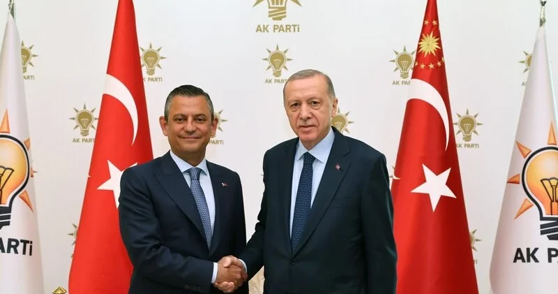 Burhanettin Duran: Özgür Özəlin ifadələri böhtan xarakteri daşıyır