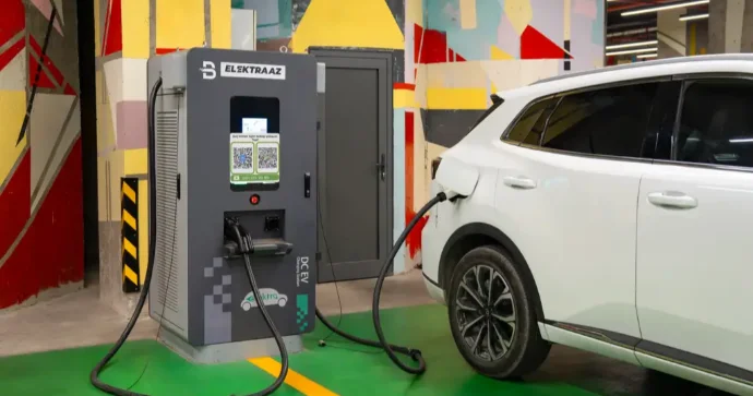 Azərbaycandakı sürətli şarj məntəqələri avtomobillər üçün təhlükəlidir Ekspertdən XƏBƏRDARLIQ VİDEO