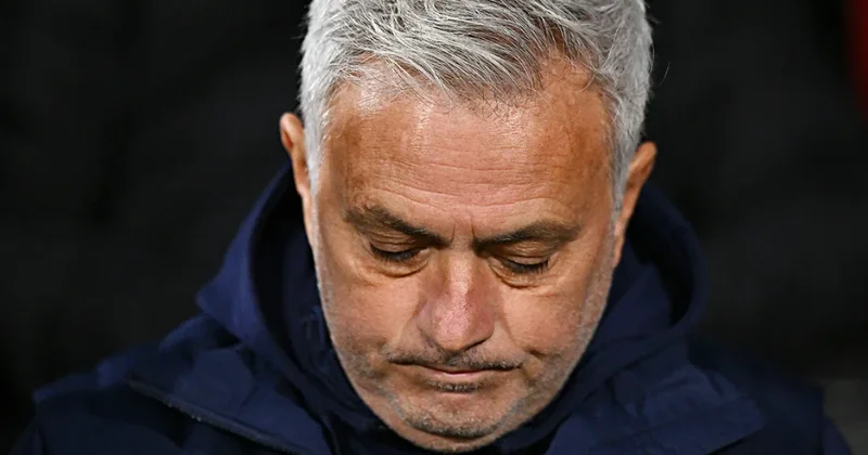 Mourinyonun komandası yarımfinalda dayandı