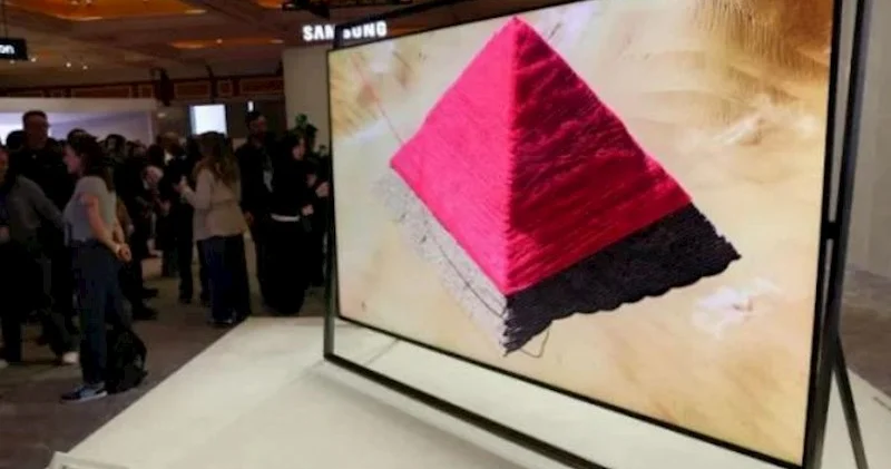 “Samsung” 330 sm ölçülü televizorunu təqdim etdi