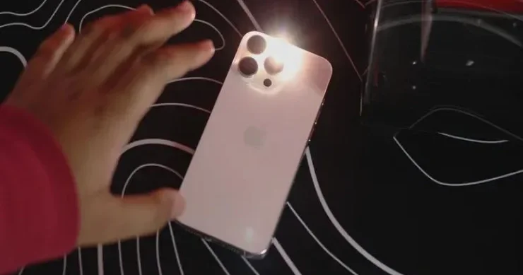 Telefona toxunmadan iPhone fənərini necə yandırıb söndürmək olar?