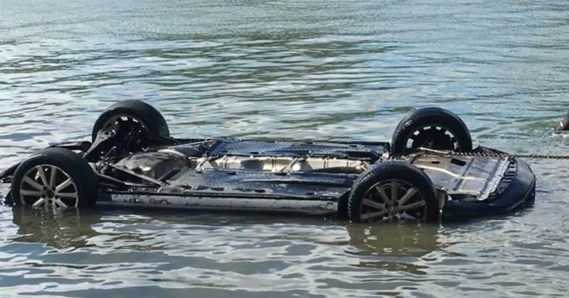 В Бейлагане автомобиль упал в канал, есть пострадавшие