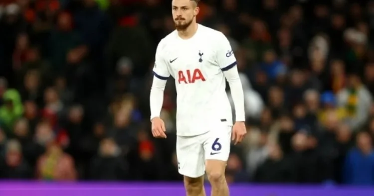 Bu mövsüm cəmi 5 dəqiqə oynayan futbolçu Roma ya keçməyə yaxındır