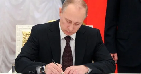 Putin Rusiyada həbsdə olan Fransa vətəndaşını əfv etdi