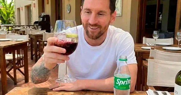 Tez təsir göstərməsi üçün şərabı Sprite ilə qarışdırıram Lionel Messi