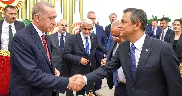 DÖVLƏTİNİ SEVƏN MÜXALİFƏT BELƏ OLUR