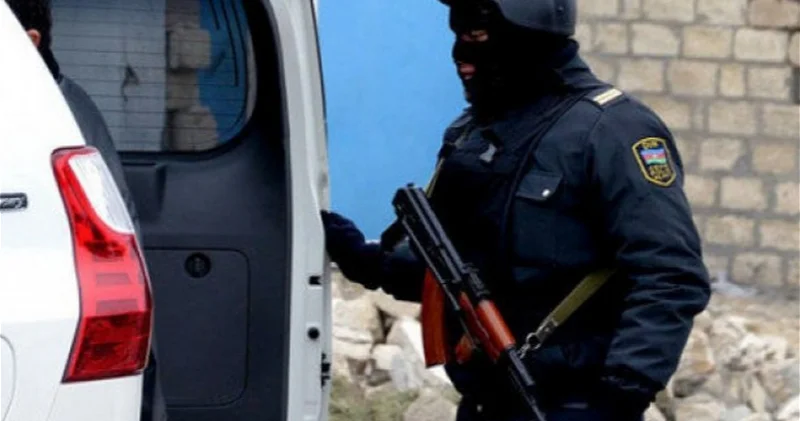 Bakıda başqasını kəsici deşici alətlə hədələyib qızıl zinət əşyalarını oğurlayan şəxslər SAXLANILDILAR