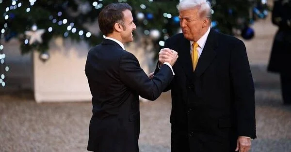 Makron Qrenlandiya və Kanadaya görə narahatdır