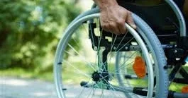 Əlillik dərəcələrinin qanunsuz təyini ilə bağlı rüşvət işində təqsirləndirilən şəxs məhkəməyə verilib