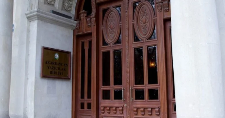 Yazıçılar Birliyi üzvlərinə sonuncu xəbərdarlığını edib